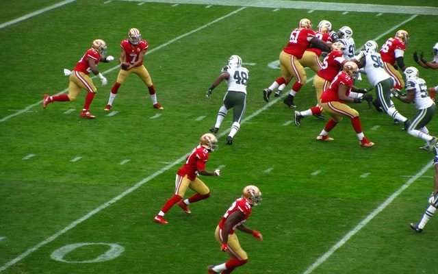 4 Reasons Why It’s So Easy To Love College Sports 1 fredrick lee 0KtPR9DfpA unsplash